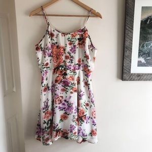 2/$5 🔥 B. Jewel Floral Dress